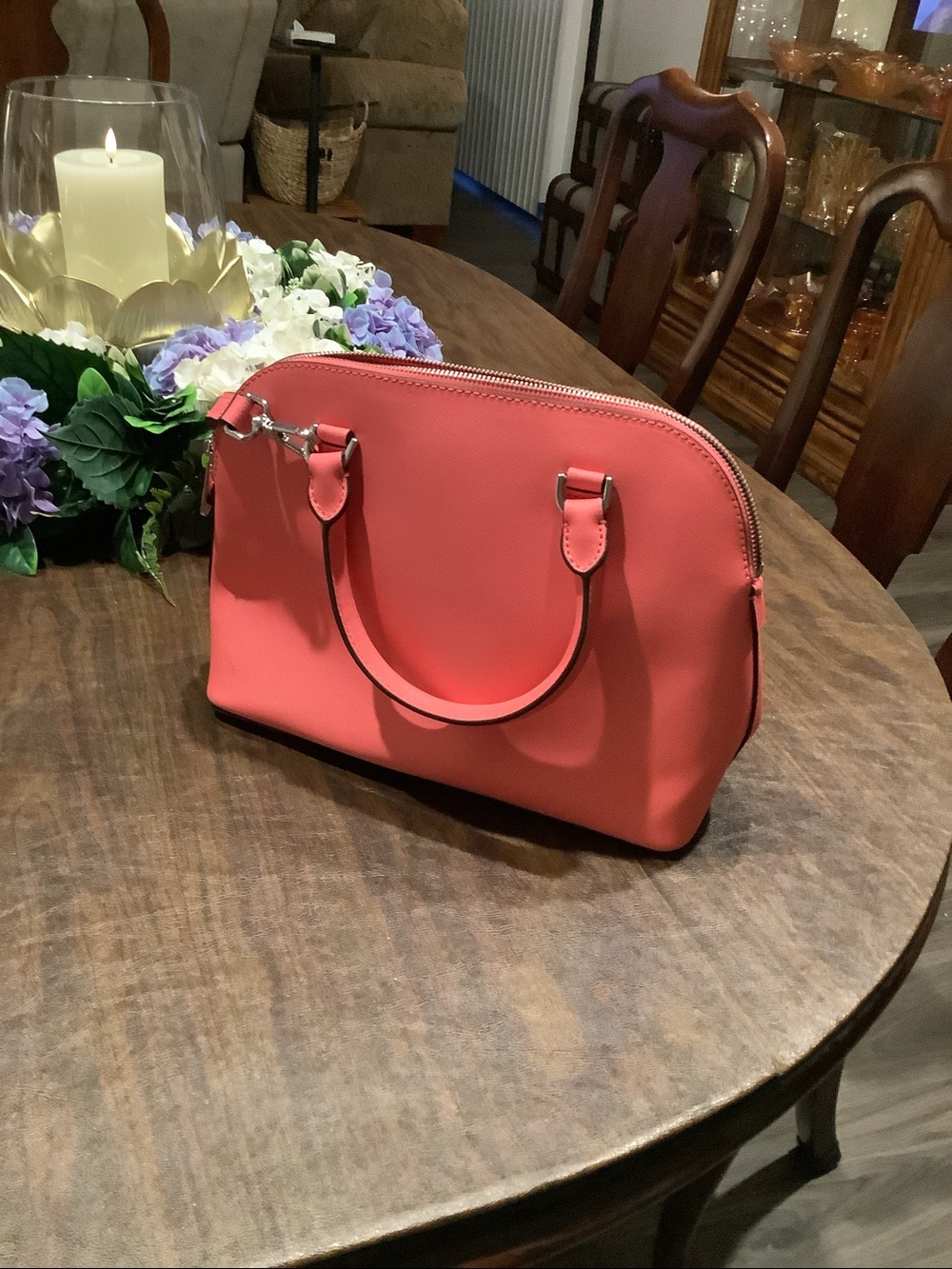 Michael Kors Coral Pink Dome Satchel with Strap never used - Picture 2 of 3